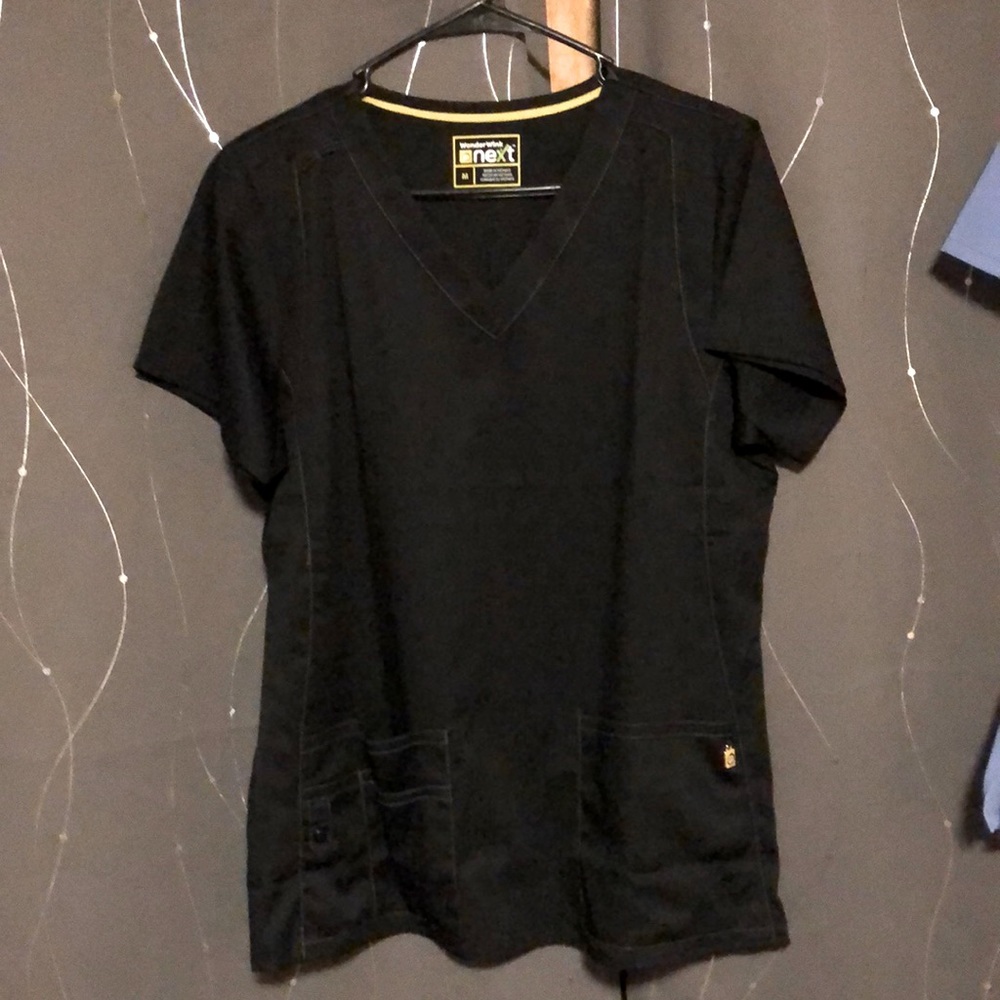 Scrubs top - WonderWink Next Brand - Mediun in Black